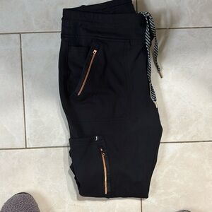 Jaanuu black jogger scrubs size small